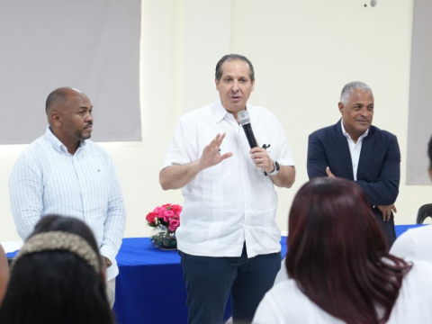 Ministro V&iacute;ctor Atallah destaca reducci&oacute;n de 82 % de los casos de malaria en Azua