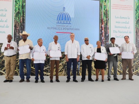 Presidente Abinader promueve modernizaci&oacute;n y mecanizaci&oacute;n del cultivo y cosecha de la ca&ntilde;a de az&uacute;car