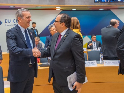 Presidente Abinader regresa esta noche al pa&iacute;s tras su participaci&oacute;n en Cumbre Uni&oacute;n Europea-CELAC