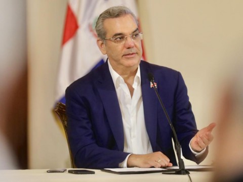 Presidente Abinader emite decreto 365-23 declara de alta prioridad nacional el sector educativo del nivel preuniversitario