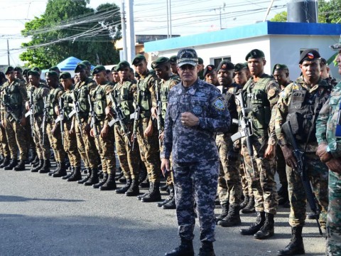 Comando Conjunto Unificado Fuerzas Armadas y Polic&iacute;a nacional despliegan personal y equipo en el sector de Capotillo