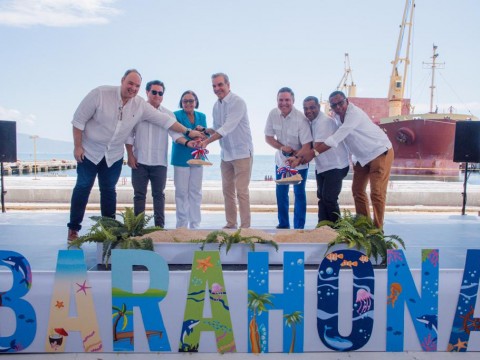 Presidente Abinader da primer palazo para construcci&oacute;n de muelle de cruceros en Barahona y aeropuerto en San Juan