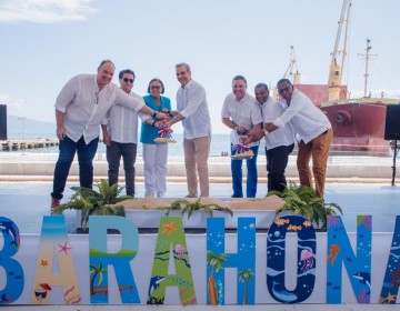 Presidente Abinader da primer palazo para construcci&oacute;n de muelle de cruceros en Barahona y aeropuerto en San Juan