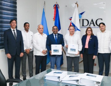 Departamento Aeroportuario entrega al IDAC estudios sobre construcci&oacute;n aeropuerto internacional Cabo Rojo en Pedernales