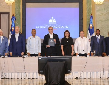 Presidente Abinader firma pacto de Naci&oacute;n por Crisis haitiana