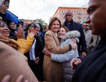 Vicepresidenta celebra con dominicanos en New York el b&eacute;isbo