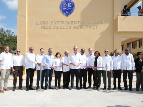 Presidente Abinader arranca 2024 entregando 800 títulos de un total de 1,456 que benefician más de 5 mil personas en Azua