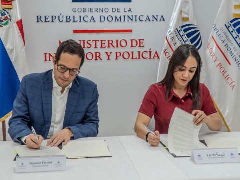 Faride Raful firma convenio de colaboraci&oacute;n para el Sistema de Monitoreo de la Administraci&oacute;n P&uacute;blica en Seguridad