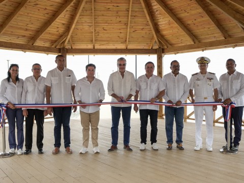 Presidente Abinader inaugura muelle tur&iacute;stico y pesquero en Miches