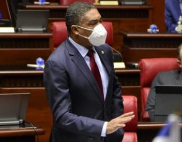 Senador PLD critica falta controles covid en entrada a RD