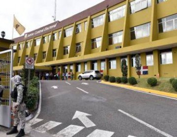 Propone prohibir a los pol&iacute;ticos entrar a altas cortes, JCE y CC