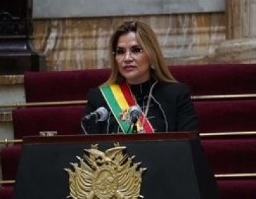 Aprueban juicio contra presidenta de facto en Bolivia por masacres