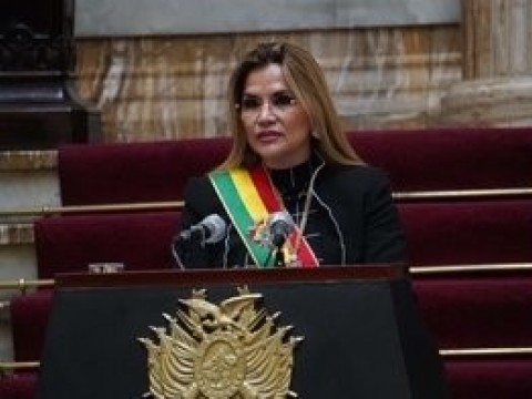 Aprueban juicio contra presidenta de facto en Bolivia por masacres