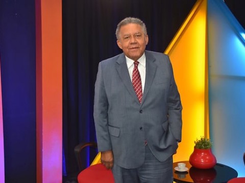 Juan Bol&iacute;var D&iacute;az anuncia su retiro de la Televisi&oacute;n 