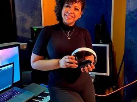 Juliana O&rsquo; neal regresa a los estudios de grabaci&oacute;n tras ganarle la tercera batalla al C&aacute;ncer