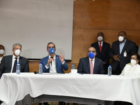 Presidente Luis Abinader anuncia cuatro laboratorios realizar&aacute;n pruebas de COVID-19 las 24 horas del dia  