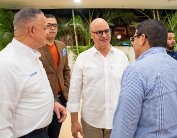 Director del IDAC escucha inquietudes del sector aeron&aacute;utico durante encuentro con el Aeroclub Quisqueya de Santiago