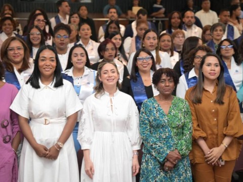 Ministerio de la Mujer grad&uacute;a a 200 personas de la Escuela de Igualdad Magaly Pined