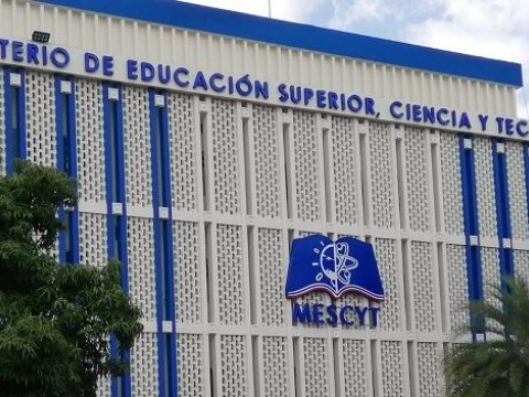 Los estudiantes podr&aacute;n volver al aula presencial, seg&uacute;n el Mescyt