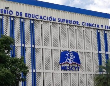 Los estudiantes podr&aacute;n volver al aula presencial, seg&uacute;n el Mescyt