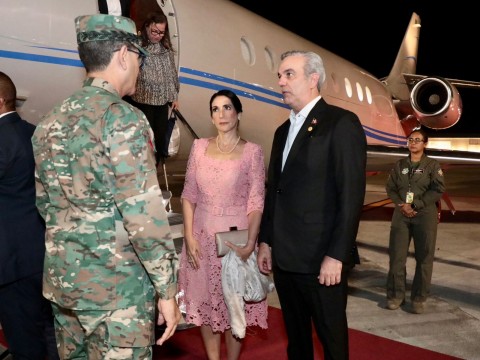 Presidente Abinader regresa de Panam&aacute; tras asistir a toma de posesi&oacute;n de Jos&eacute; Ra&uacute;l Mulino Quintero