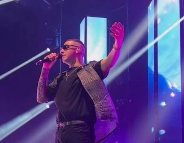 Un Manuel Medrano rom&aacute;ntico y seductor conquista a las &ldquo;nenitas&rdquo; dominicanas