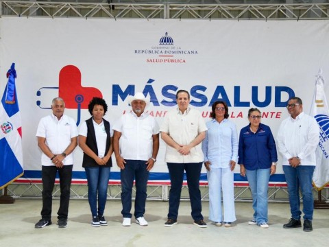 Ministerio de Salud acerca servicios m&eacute;dicos gratuitos a la poblaci&oacute;n de Monte Plata