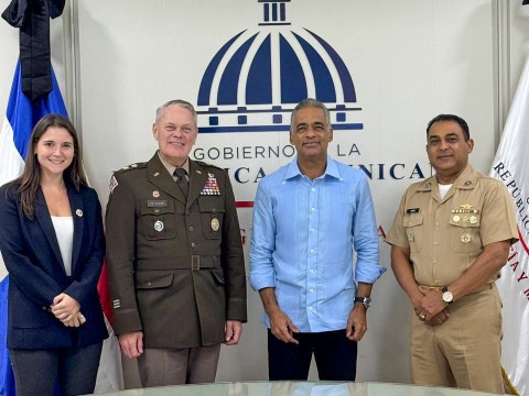 Ministro Joel Santos y director del Colegio Interamericano de Defensa eval&uacute;an cooperaci&oacute;n estrat&eacute;gica en seguridad energ&eacute;tica y minera