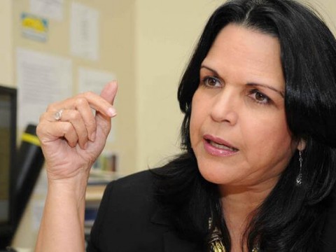 Minou afirma que el miedo de algunos candidatos impide el debate