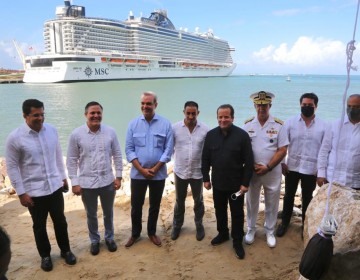 Abinader inaugura muelle tur&iacute;stico en PP y recibe primer crucero con 1,700 turistas