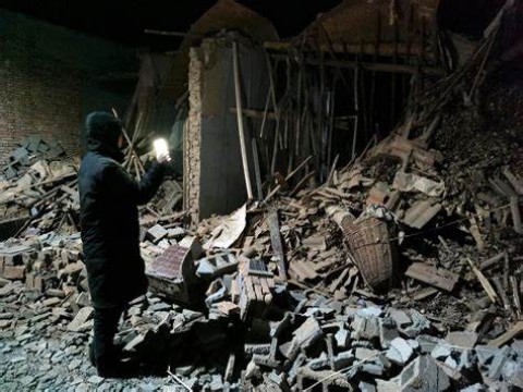 M&aacute;s de un centenar de muertos en un sismo en el noroeste de China