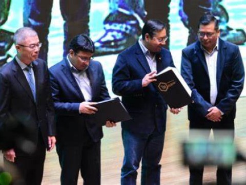 Bolivia firma convenio con consorcio chino para la extracci&oacute;n directa de litio