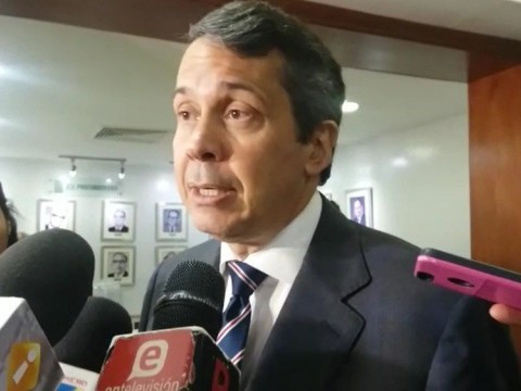 Ministro de Medio Ambiente se compromete a relanzar la entidad