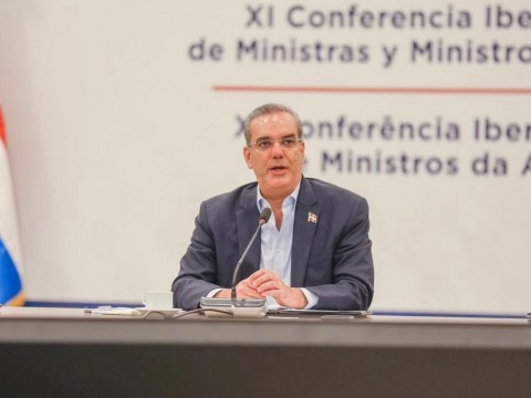 Abinader firma extradici&oacute;n de dominicanos se&ntilde;alados por narcotr&aacute;fico en EEUU