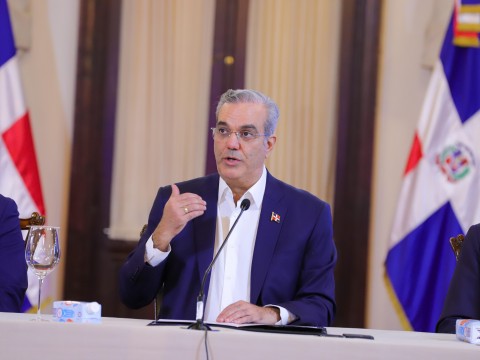 Presidente Abinader reitera compromiso en favor de fortalecer la transparencia y reducir corrupci&oacute;n e impunidad