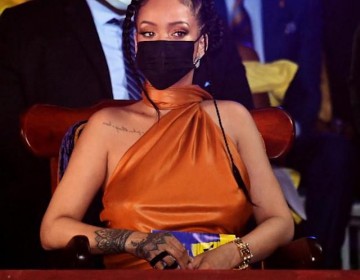 La nueva rep&uacute;blica de Barbados nombra a Rihanna h&eacute;roe nacional