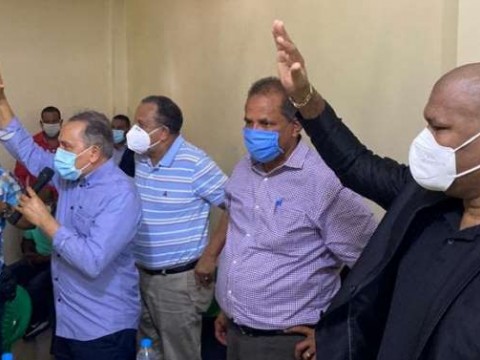 Alcalde de Arenoso y director municipal de Sabana Grande pasan a la Fuerza del Pueblo