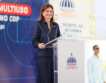 Raquel Pe&ntilde;a encabeza actos para el remozamiento de instalaciones deportivas en Santiago