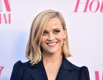 Demandan a Reese Witherspoon por ofrecer vestidos gratis durante la pandemia con &ldquo;publicidad enga&ntilde;osa&rdquo;