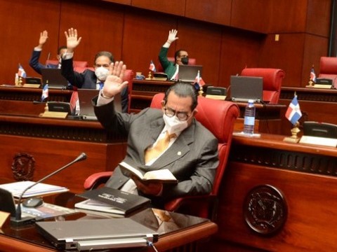 Senadores y diputados difieren sobre si en proyecto Ley de Vacunas será o no obligatorio vacunarse