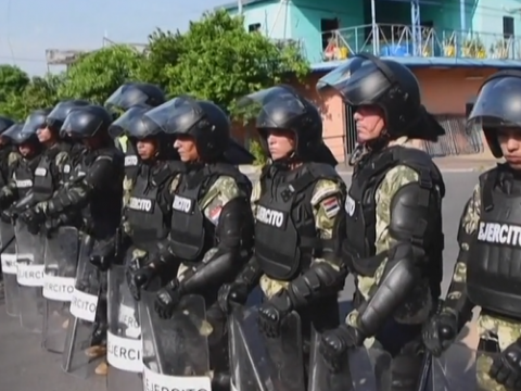 Un polic&iacute;a y 11 reclusos mueren en intervenci&oacute;n de c&aacute;rcel en Paraguay