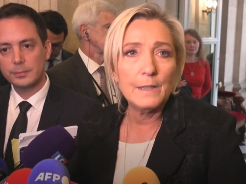 Parlamento franc&eacute;s adopta una controvertida ley migratoria