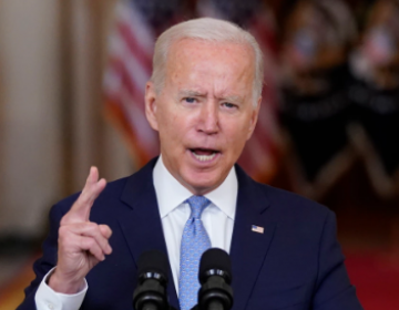Biden responde a los que le piden que siga: "no voy a ninguna parte"