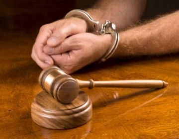 Recluso beneficiado con prisi&oacute;n domiciliaria por COVID-19 asalt&oacute; vivienda y se enfrent&oacute; a polic&iacute;as