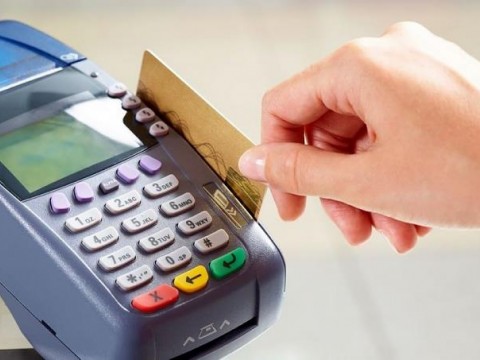 Gobierno busca imponer impuesto de 3 % a compras con tarjetas en moneda extranjera