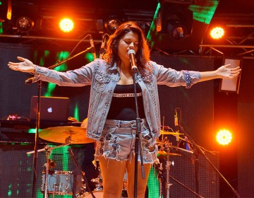 Revista People en Espa&ntilde;ol presenta a Techy Fatule en concierto