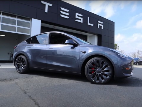 Tesla sufre una interrupci&oacute;n total de la red que impide a los propietarios acceder a sus veh&iacute;culos y a la 'app'