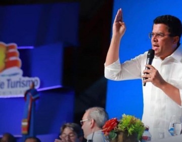 Gobierno presenta Plan de Ordenamiento a vendedores informales en 25 playas del pa&iacute;s.