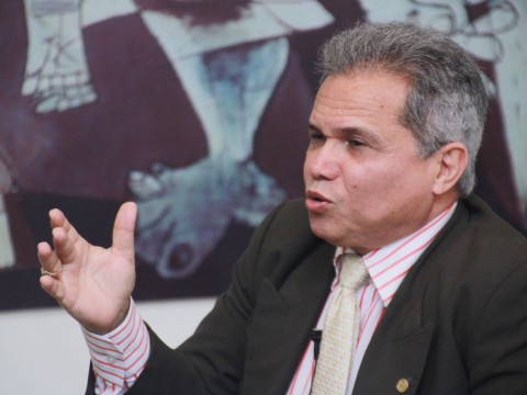 Presidente del CMD dice que autoridades de salud deben indagar avi&oacute;n, aeropuerto y hotel donde estuvo italiano