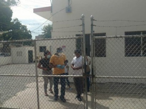 Ciudadanos se quejan por falta de asistencia del Laboratorio Nacional Doctor Defill&oacute;